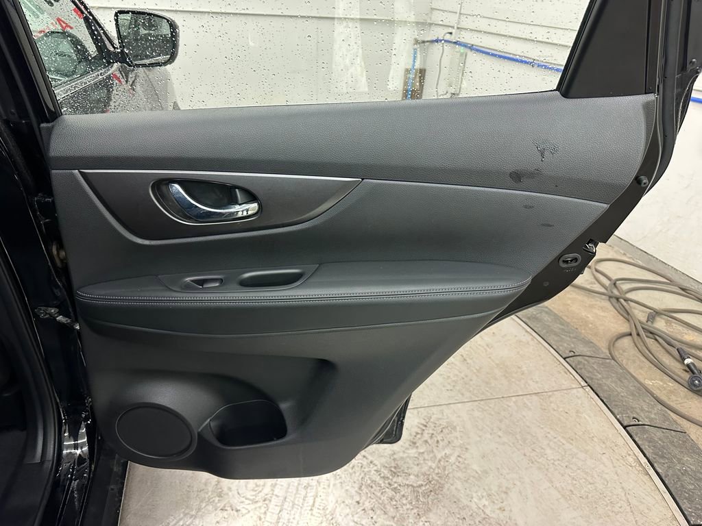 Used 2016 Nissan Rogue S AWD/4WD image 23