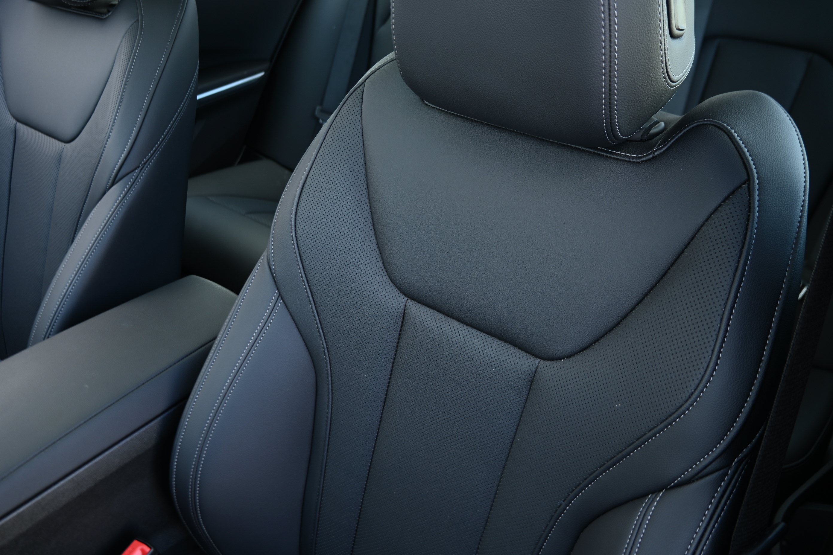 Certified 2025 BMW 330i Sedan RWD image 11