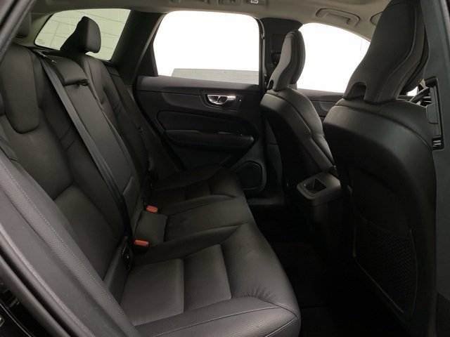 Used 2025 Volvo XC60 B5 Plus image 22