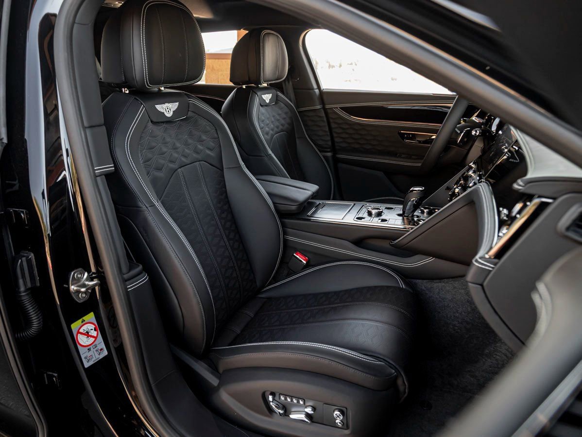 Used 2025 Bentley Flying Spur Plug-In Hybrid image 25