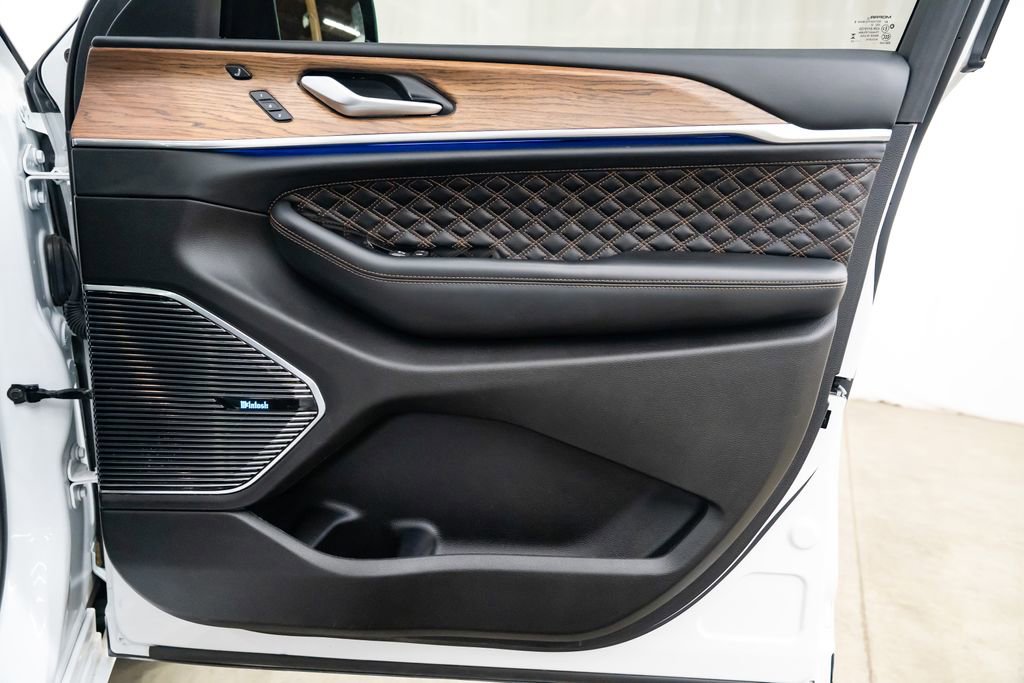 Used 2023 Jeep Grand Cherokee L Summit w/ Advanced Protech Group IV image 34