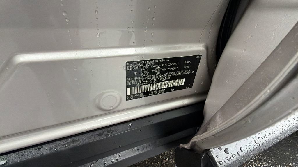 Used 2021 Toyota Venza XLE w/ Carpet Mat Package (TMS) image 33