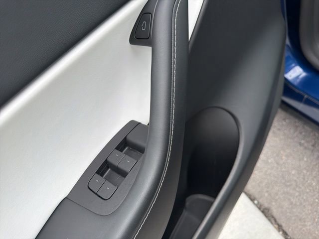 Used 2022 Tesla Model Y Long Range image 22