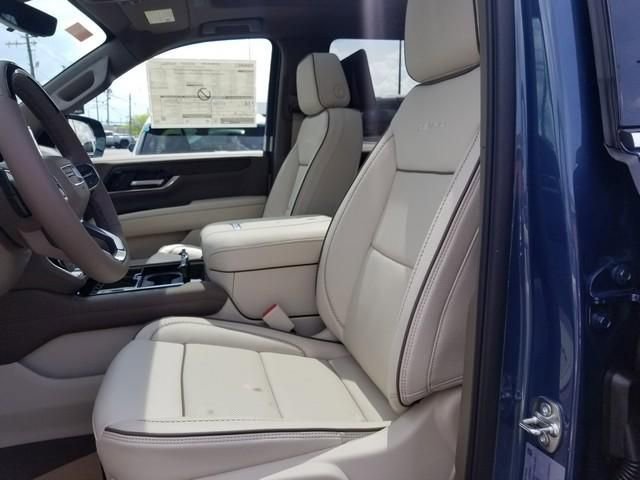 New 2026 GMC Yukon Denali w/ Denali Reserve Package AWD/4WD image 9