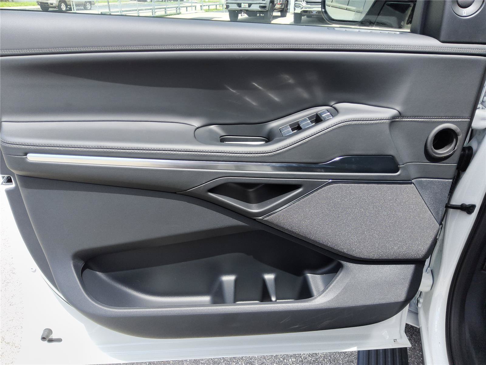 New 2027 Lincoln Navigator Reserve w/ Jet Appearance Package RWD image 12