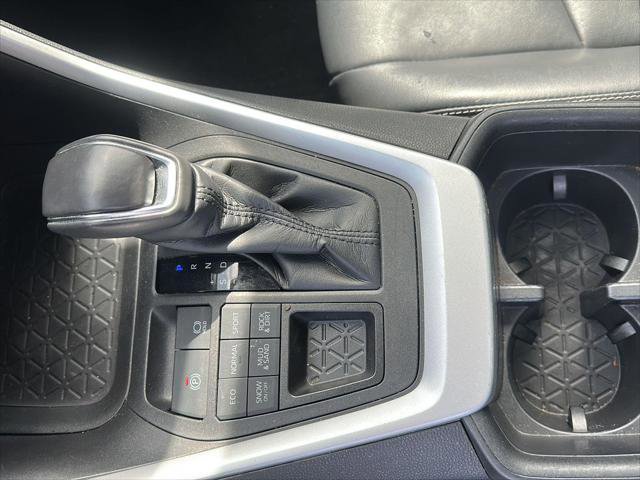 Certified 2022 Toyota RAV4 XLE Premium AWD/4WD image 18