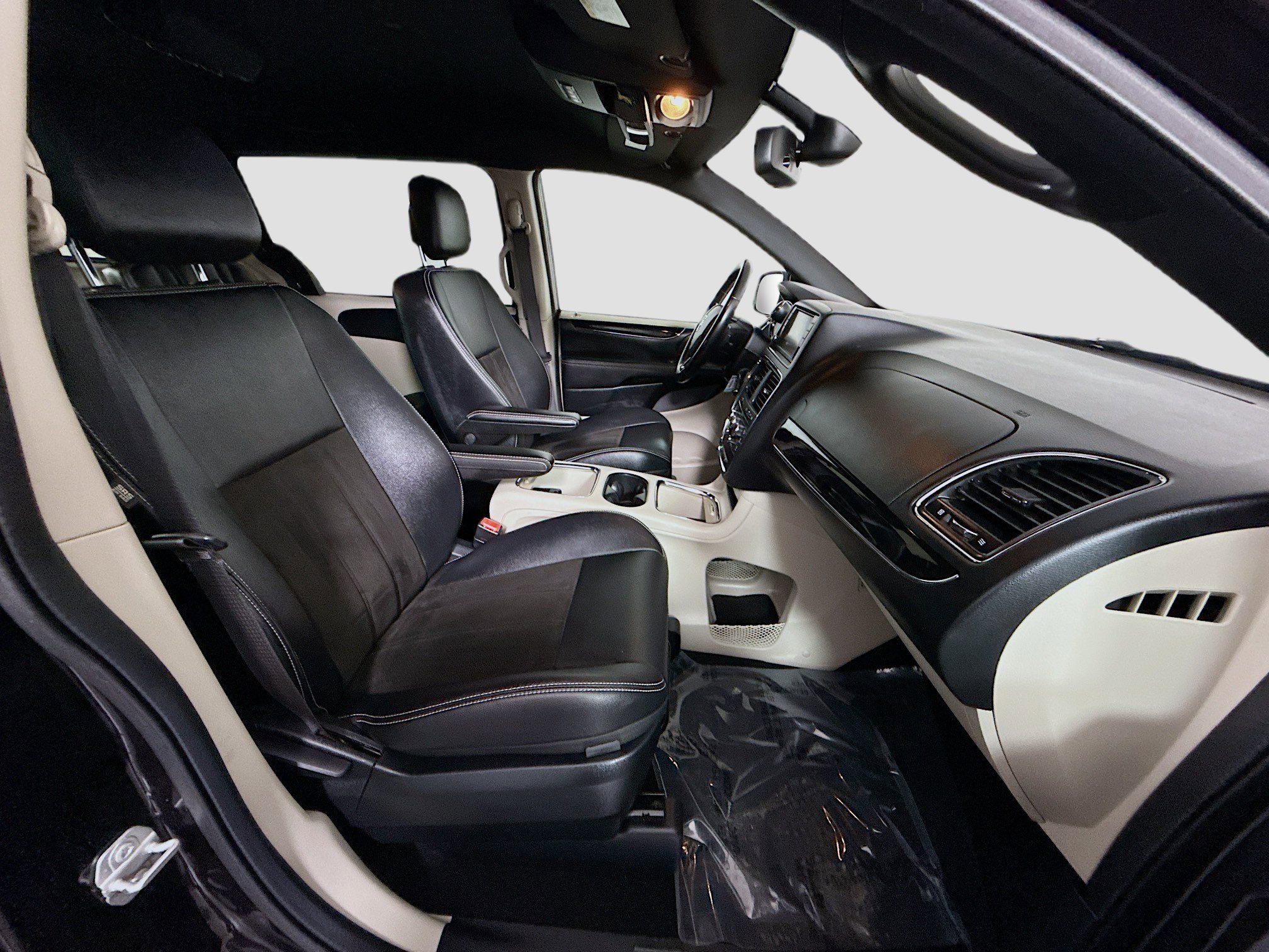 Used 2020 Dodge Grand Caravan SXT image 26