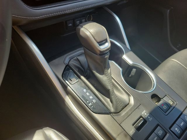Used 2021 Toyota Highlander XLE AWD/4WD image 35