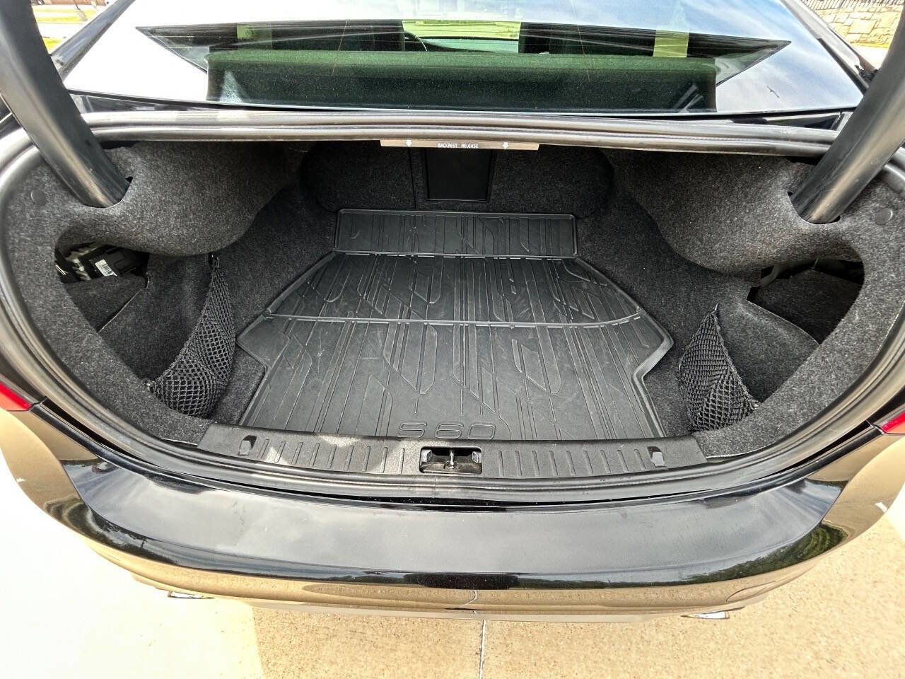 Used 2018 Volvo S60 T5 Dynamic w/ Vision Package image 11