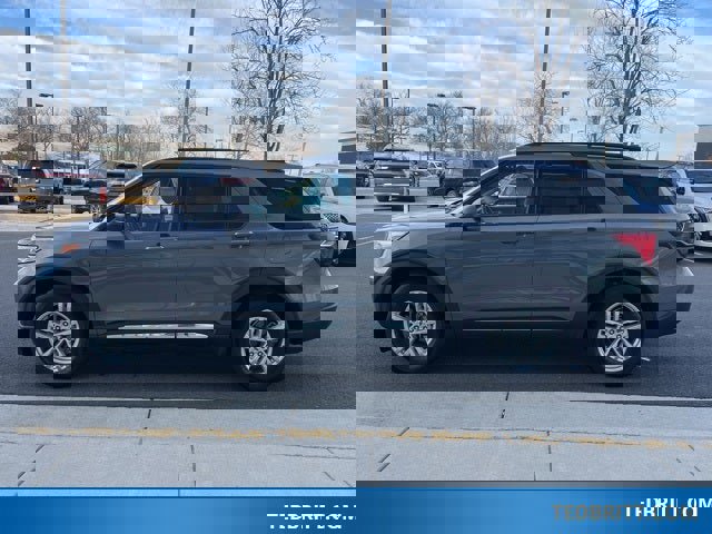 Certified 2023 Ford Explorer XLT w/ Equipment Group 202A image 4