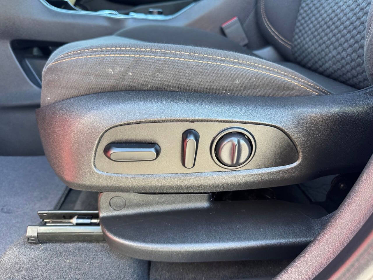 Used 2020 GMC Terrain SLE w/ Driver Convenience Package AWD/4WD image 15