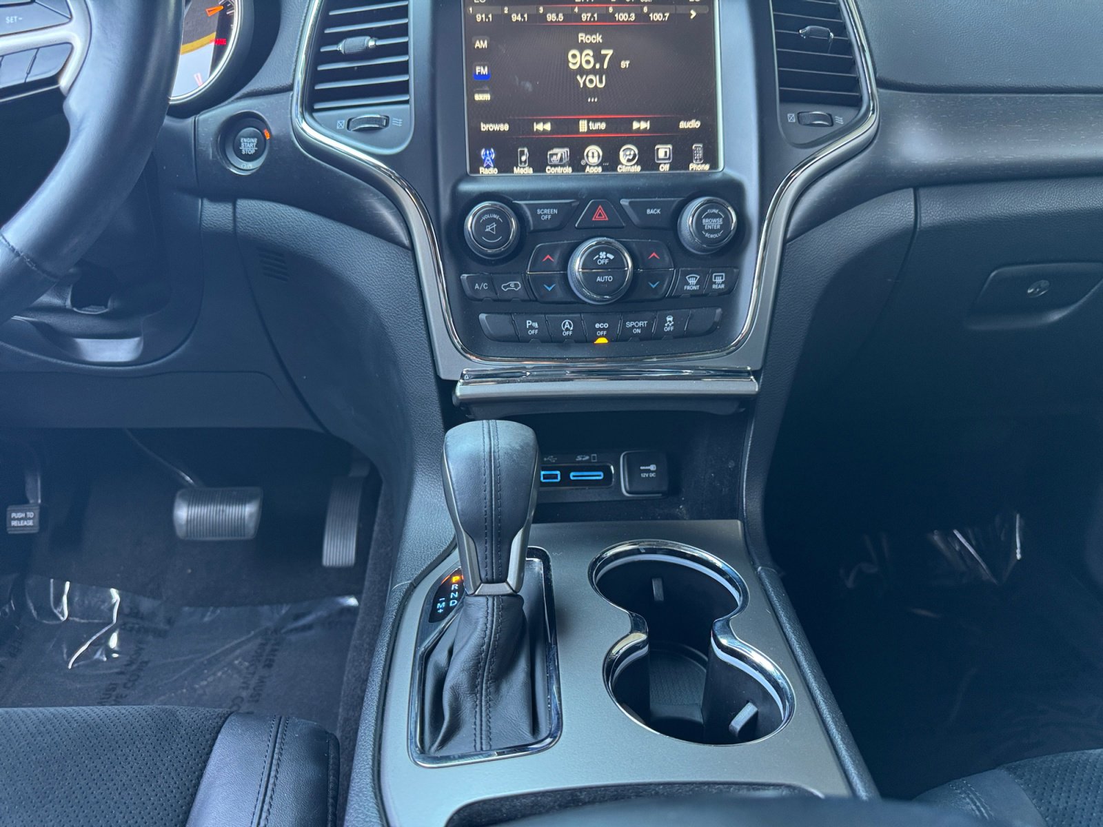 Used 2017 Jeep Grand Cherokee Altitude RWD image 11
