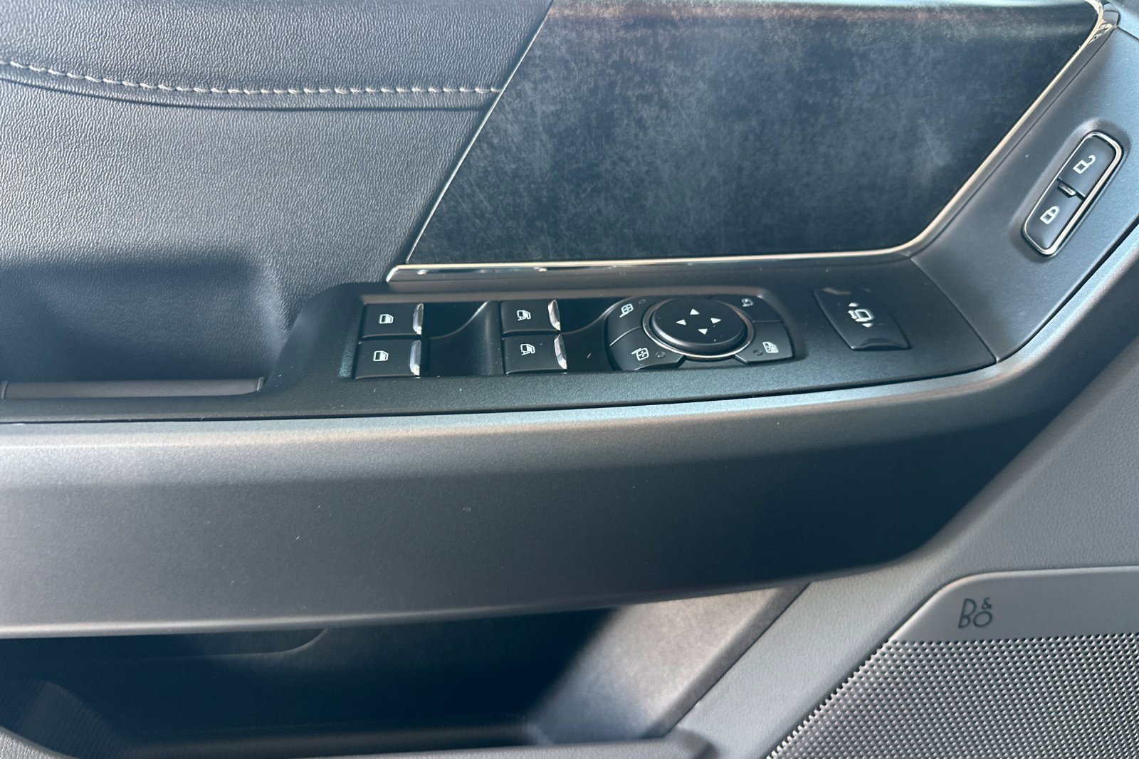 New 2025 Ford F250 XLT w/ Black Appearance Package image 11