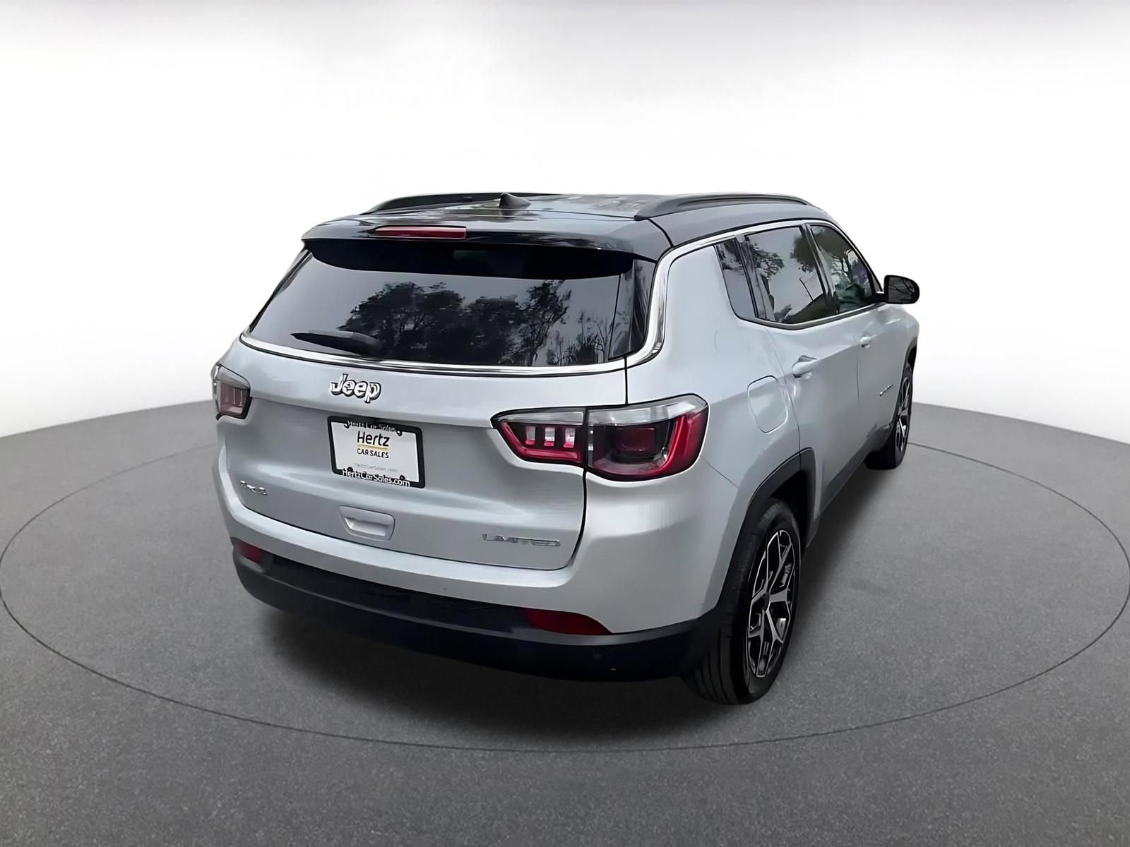 Used 2025 Jeep Compass Limited image 14