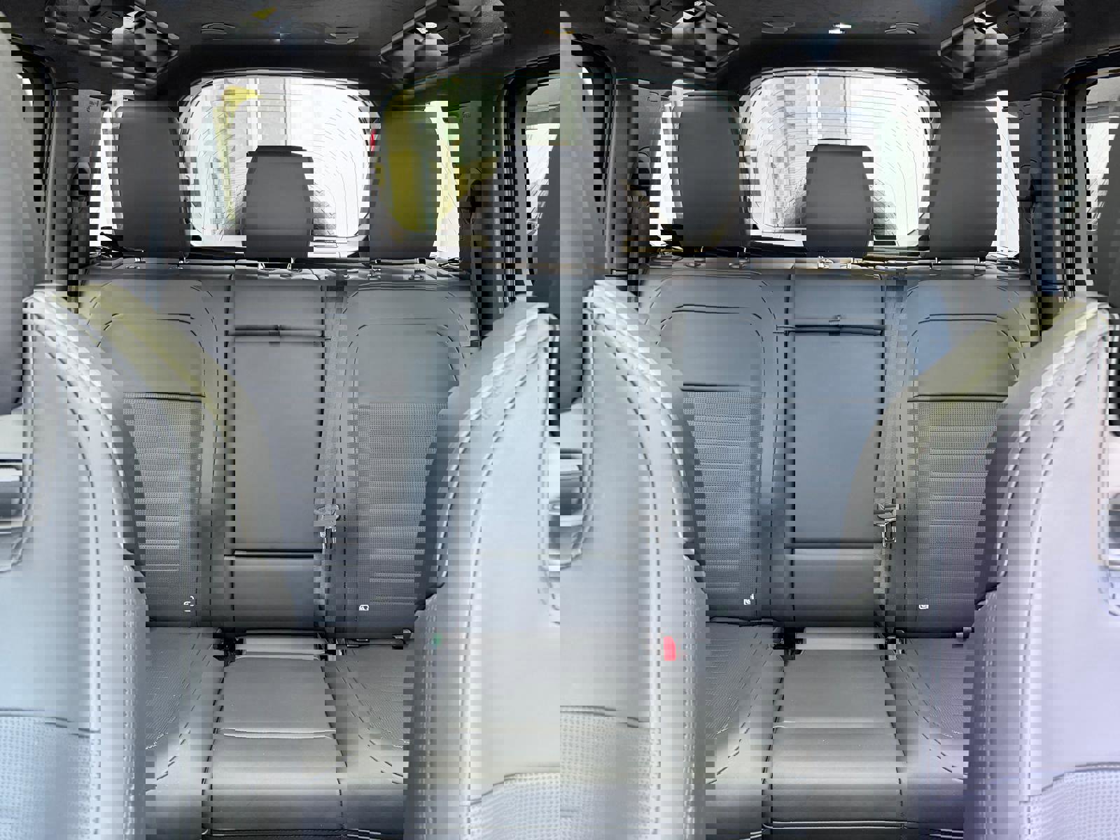 Used 2025 Land Rover Defender 110 AWD/4WD image 26