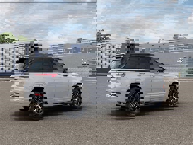 New 2026 Jeep Grand Cherokee Summit w/ Adv Protech Group IV image 2