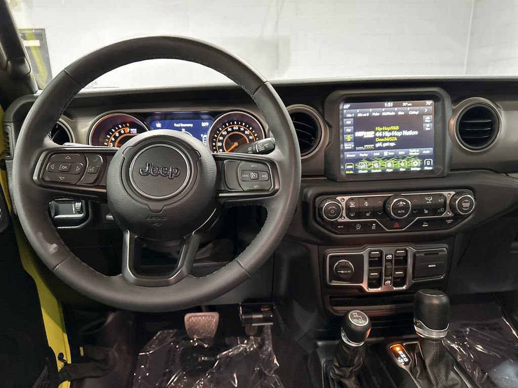 Used 2023 Jeep Gladiator Willys image 8