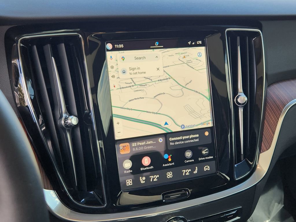 Used 2025 Volvo S60 T8 Plus image 8