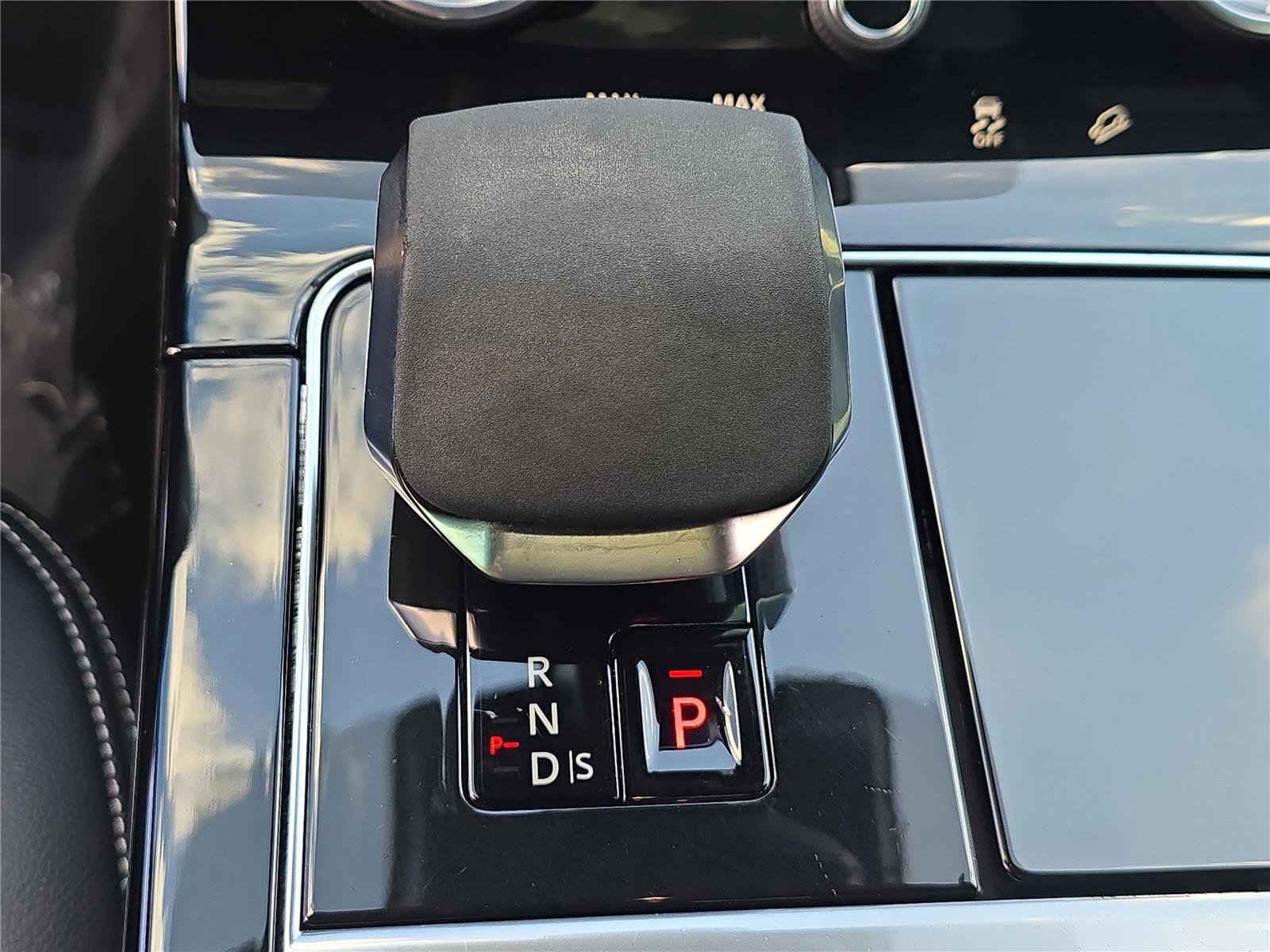 Used 2023 Land Rover Range Rover Velar R-Dynamic S AWD/4WD image 18