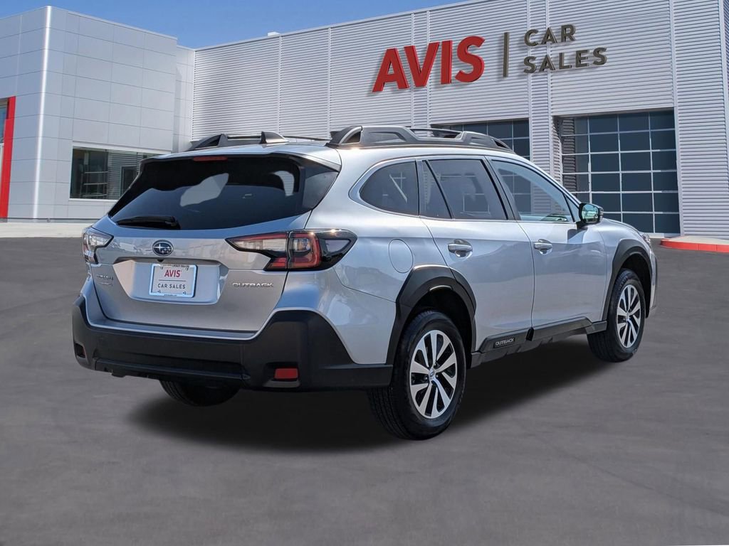 Used 2025 Subaru Outback Premium image 6