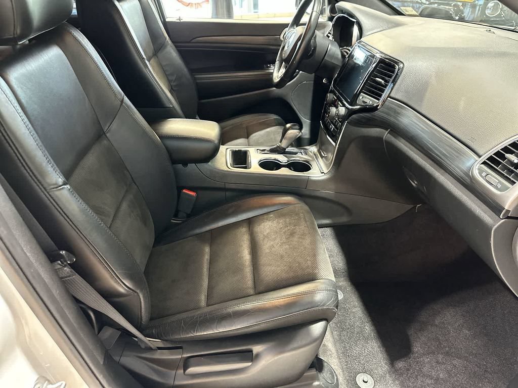 Used 2019 Jeep Grand Cherokee Altitude AWD/4WD image 30