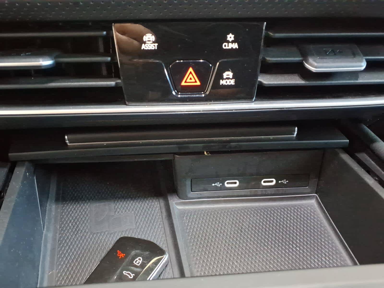 Used 2024 Volkswagen Atlas Cross Sport SE FWD image 22