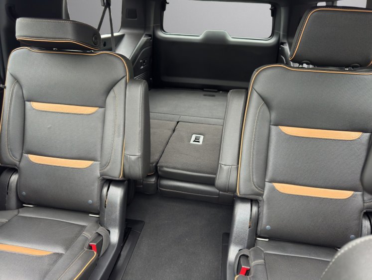 Used 2022 GMC Yukon XL AT4 w/ AT4 Premium Package AWD/4WD image 3
