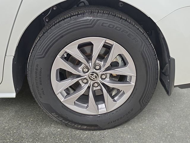 Certified 2023 Toyota Sienna XLE AWD/4WD image 28