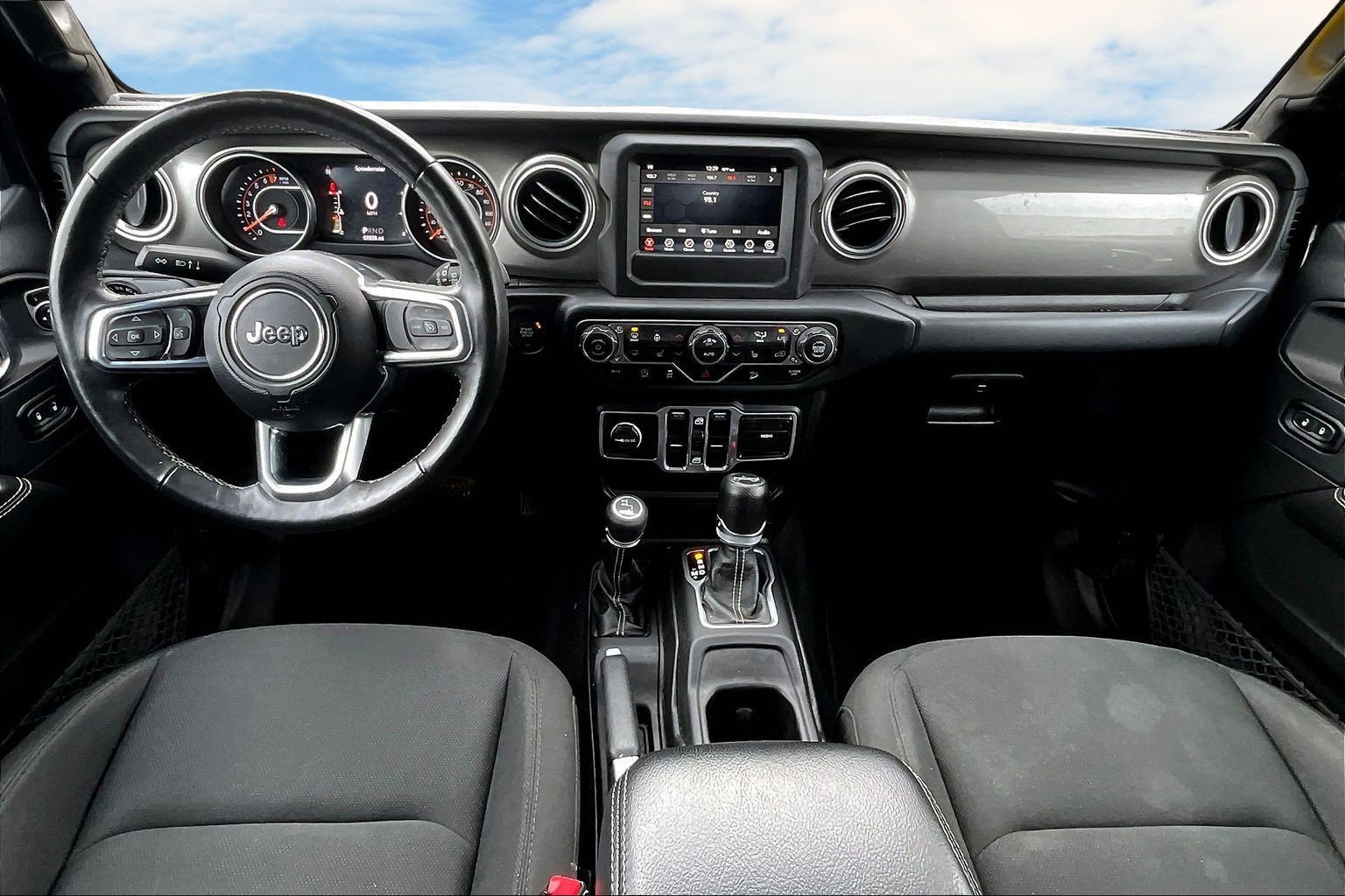 Used 2018 Jeep Wrangler Unlimited Sahara w/ Cold Weather Group AWD/4WD image 7