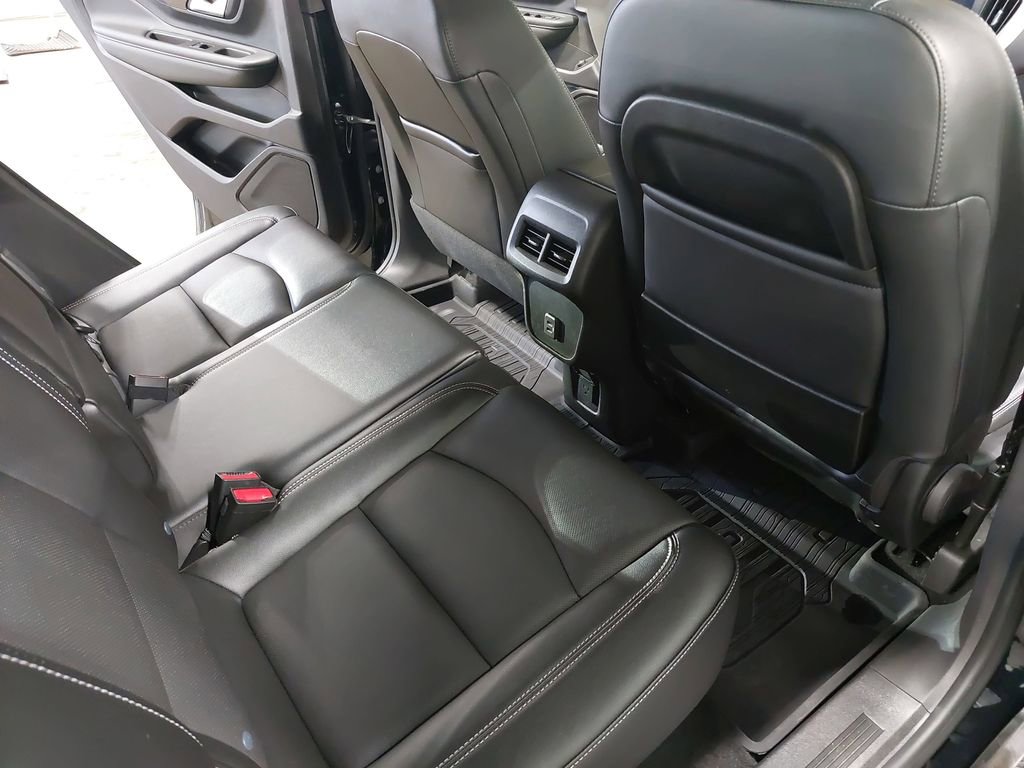 Used 2024 GMC Terrain SLT w/ Infotainment Package II image 11