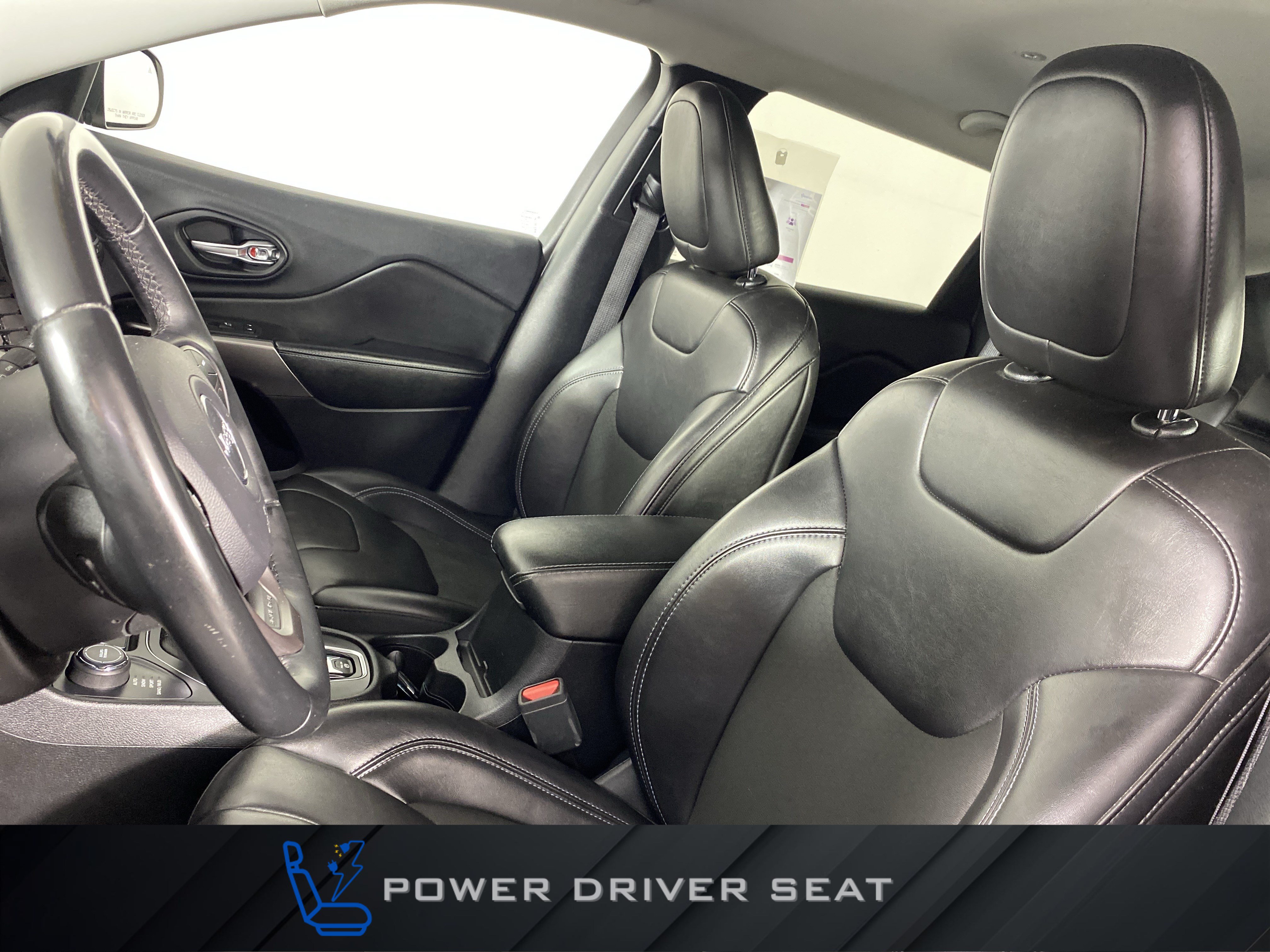 Used 2019 Jeep Cherokee Latitude Plus AWD/4WD image 15