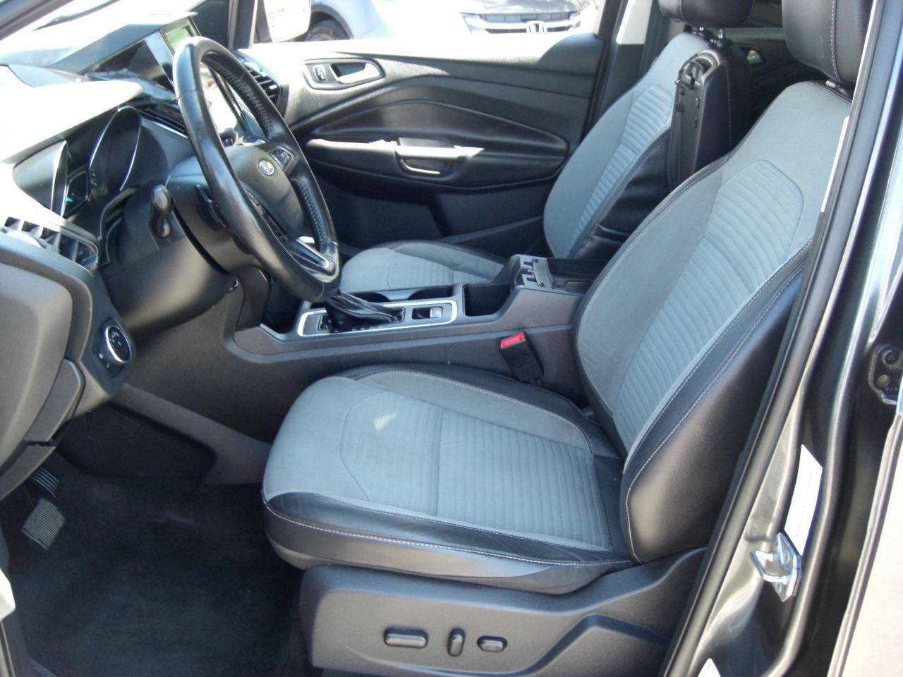 Used 2017 Ford Escape Titanium FWD image 20