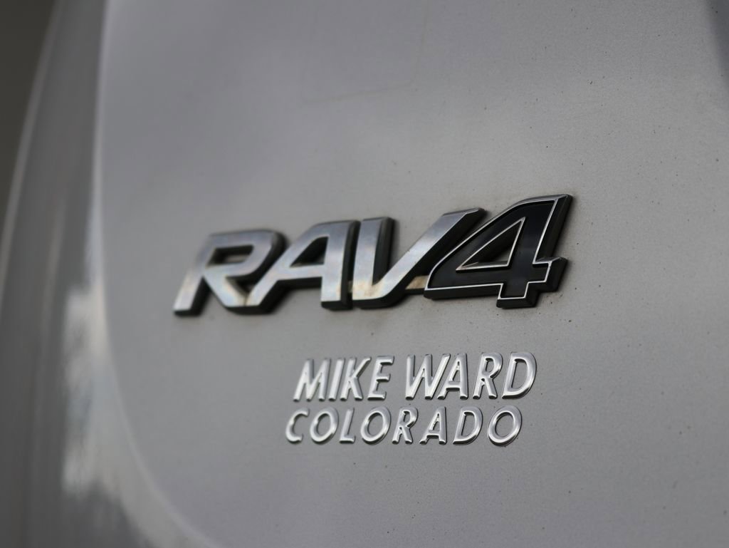 Used 2015 Toyota RAV4 LE AWD/4WD image 14