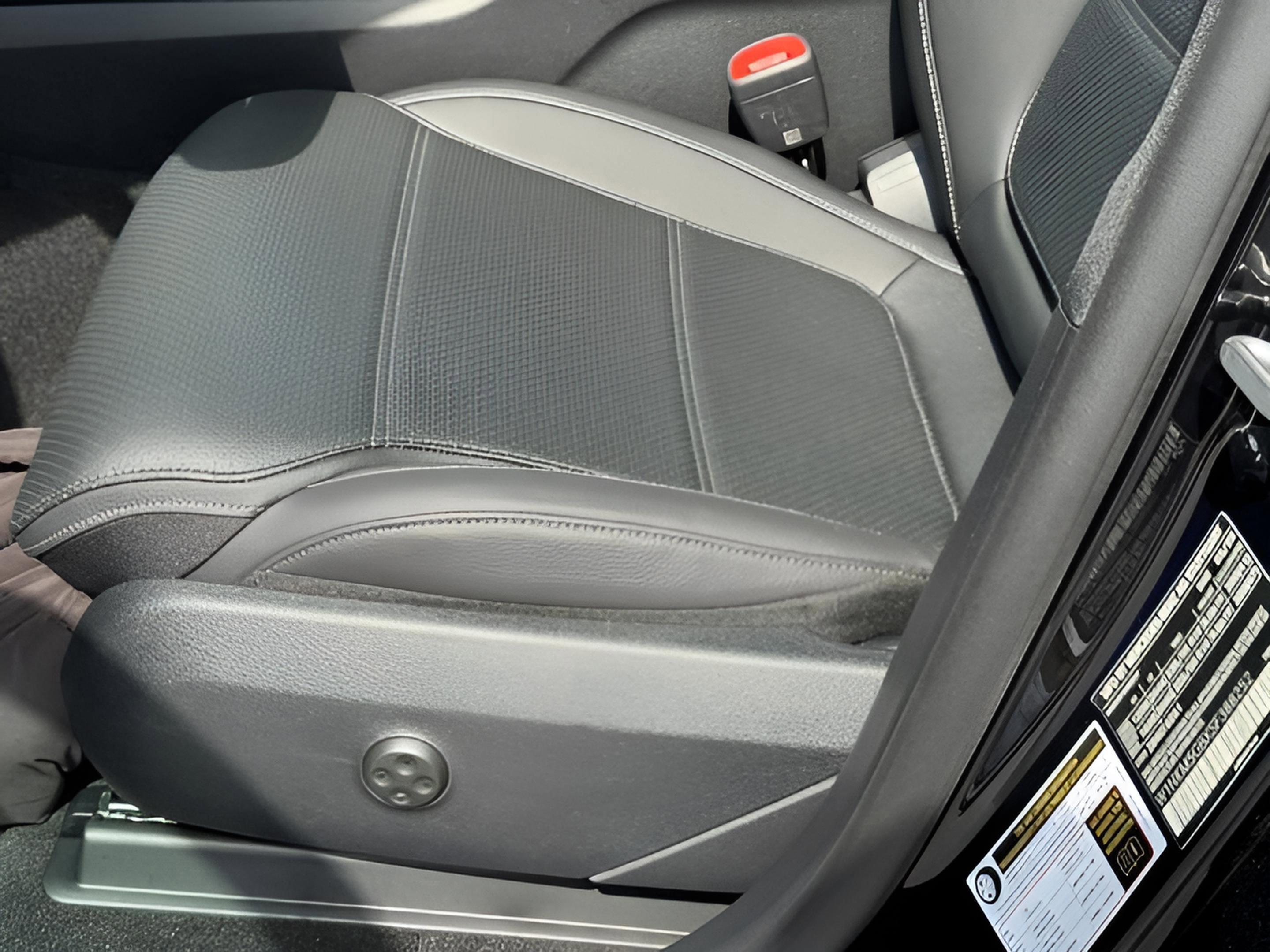 Certified 2025 Mercedes-Benz GLC 350e 4MATIC image 28