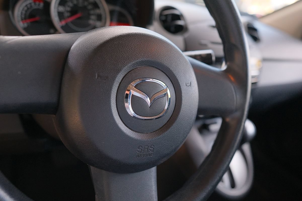 Used 2014 MAZDA MAZDA2 Sport FWD image 37