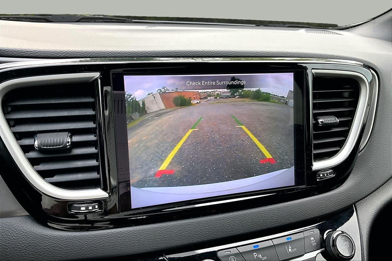 Used 2025 Chrysler Pacifica Select FWD image 27