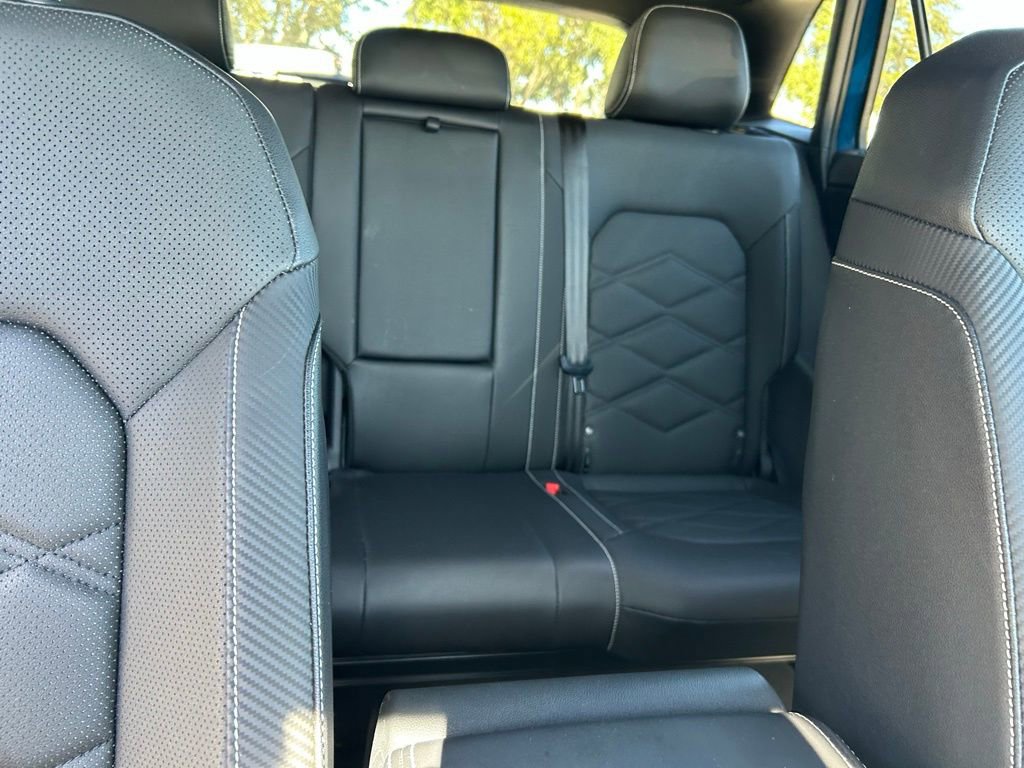 Used 2025 Volkswagen Atlas Cross Sport SE w/ Panoramic Sunroof Package image 39
