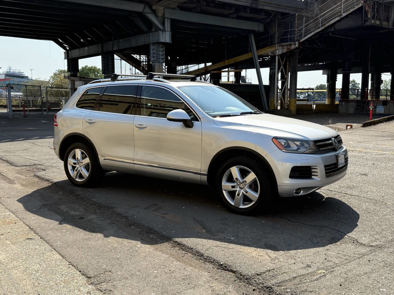 Used 2012 Volkswagen Touareg Sport image 62