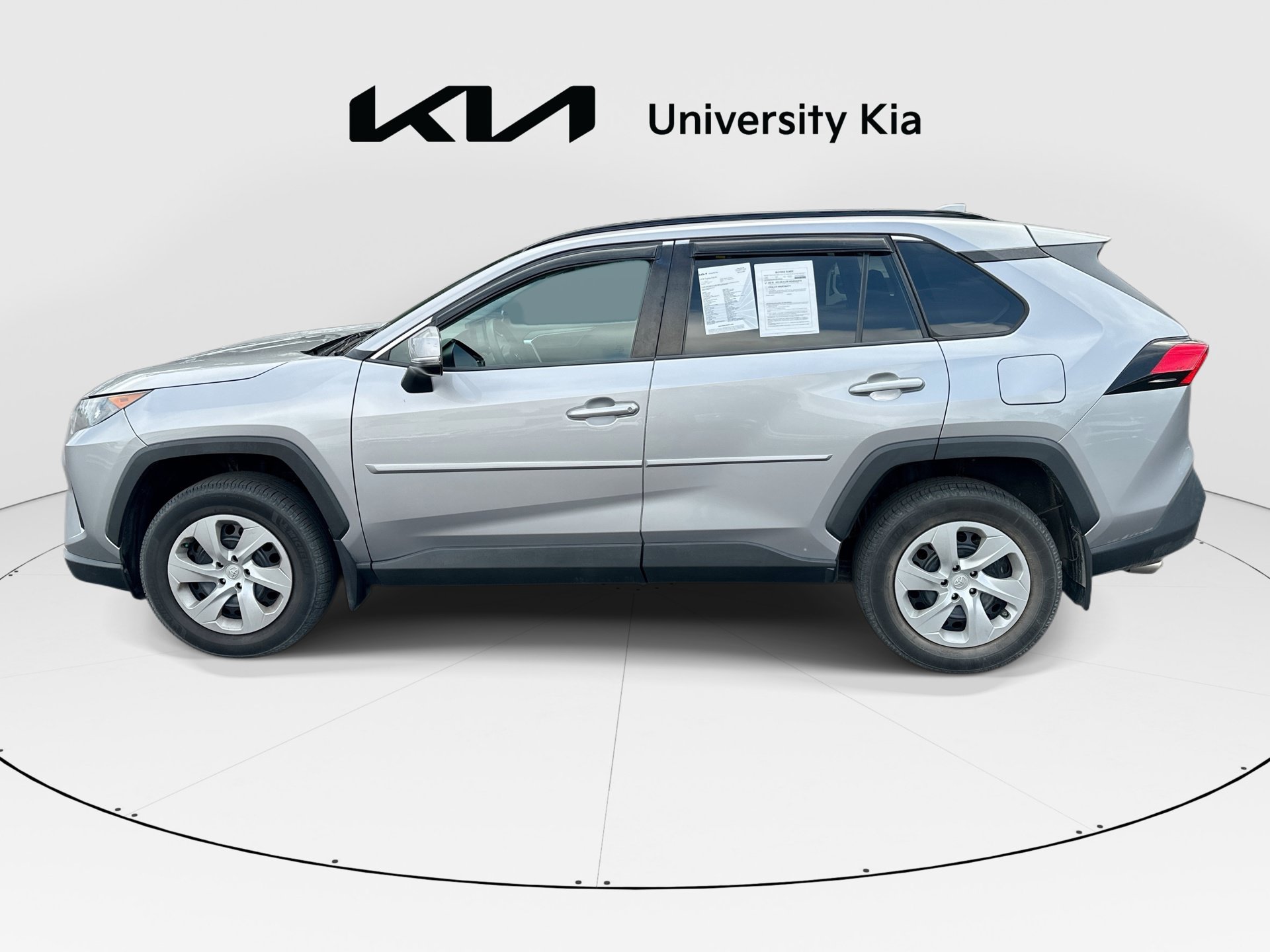 Used 2019 Toyota RAV4 LE FWD image 5