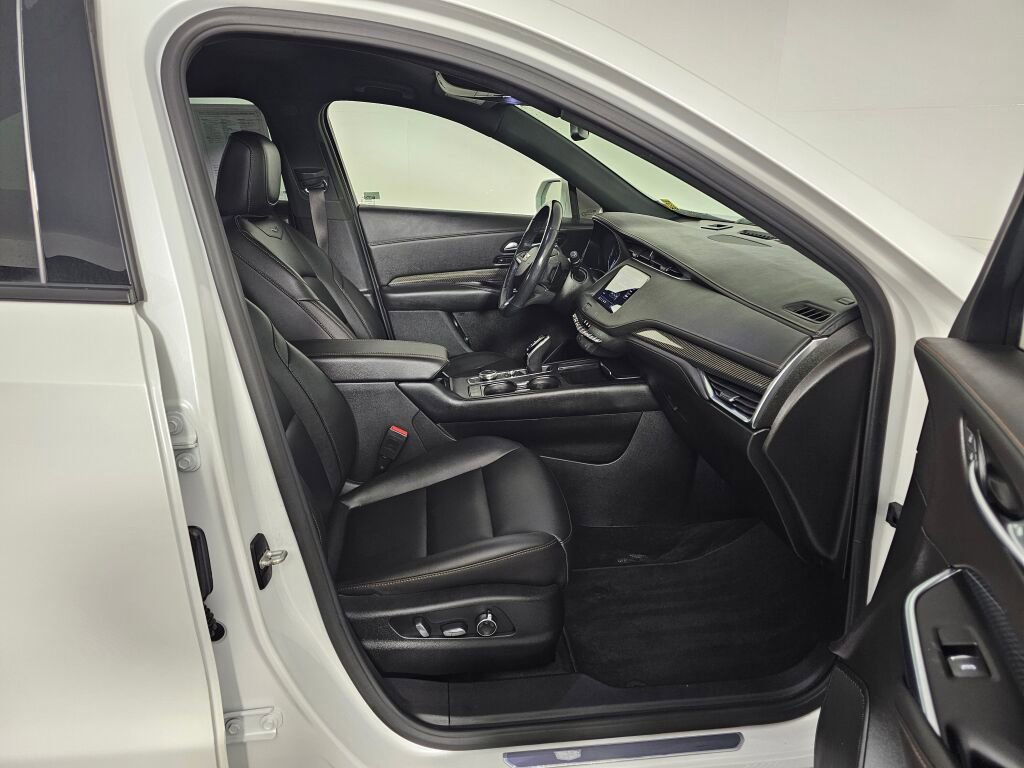 Used 2020 Cadillac XT4 Sport w/ Cold Weather Package image 39