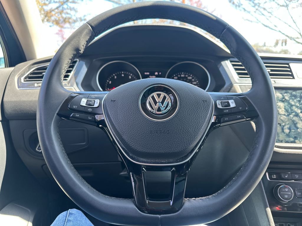 Used 2020 Volkswagen Tiguan SE w/ Panoramic Sunroof Package AWD/4WD image 7