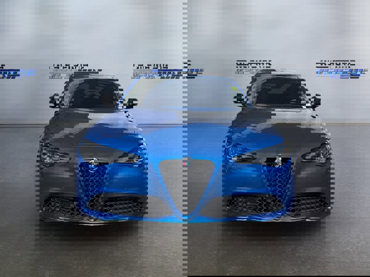 Used 2019 Alfa Romeo Giulia Ti w/ Nero Edizione image 2