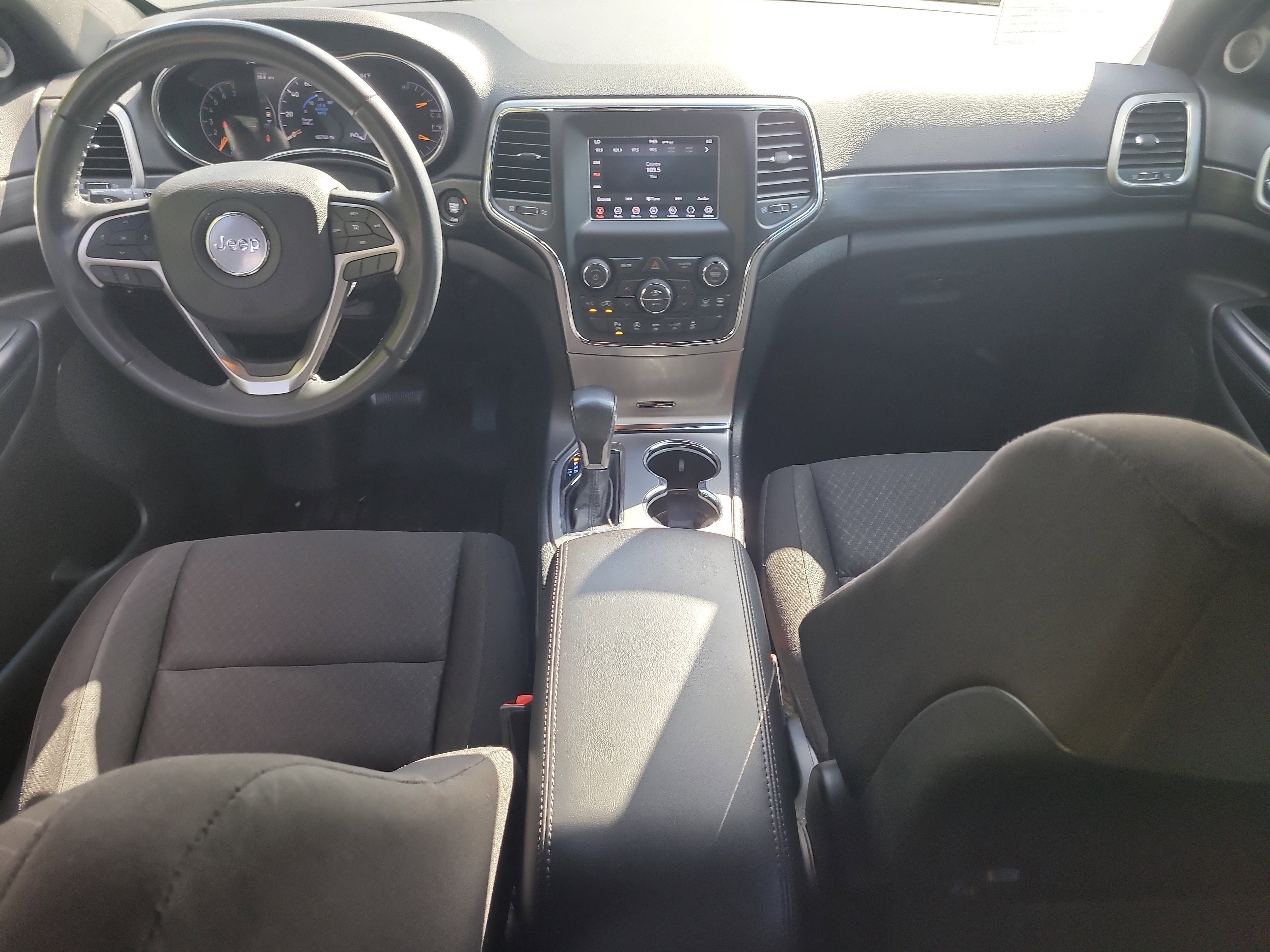 Used 2021 Jeep Grand Cherokee Laredo image 15