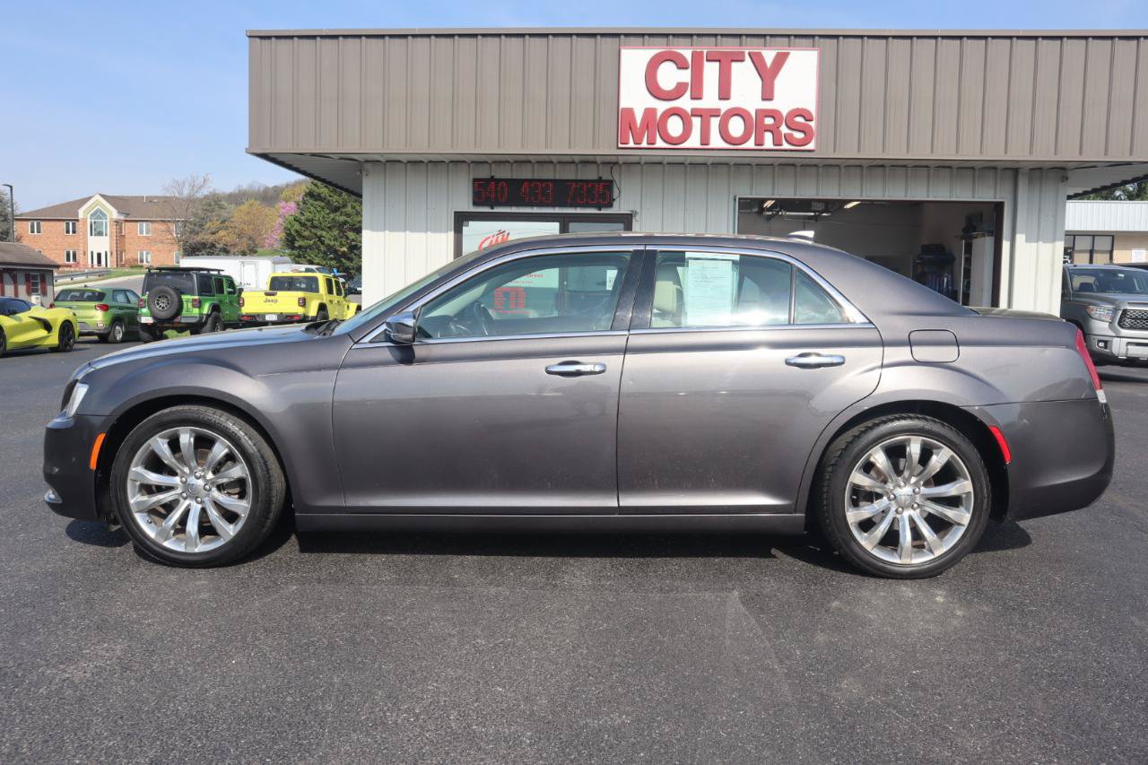 Used 2015 Chrysler 300 C w/ Light Group RWD image 10
