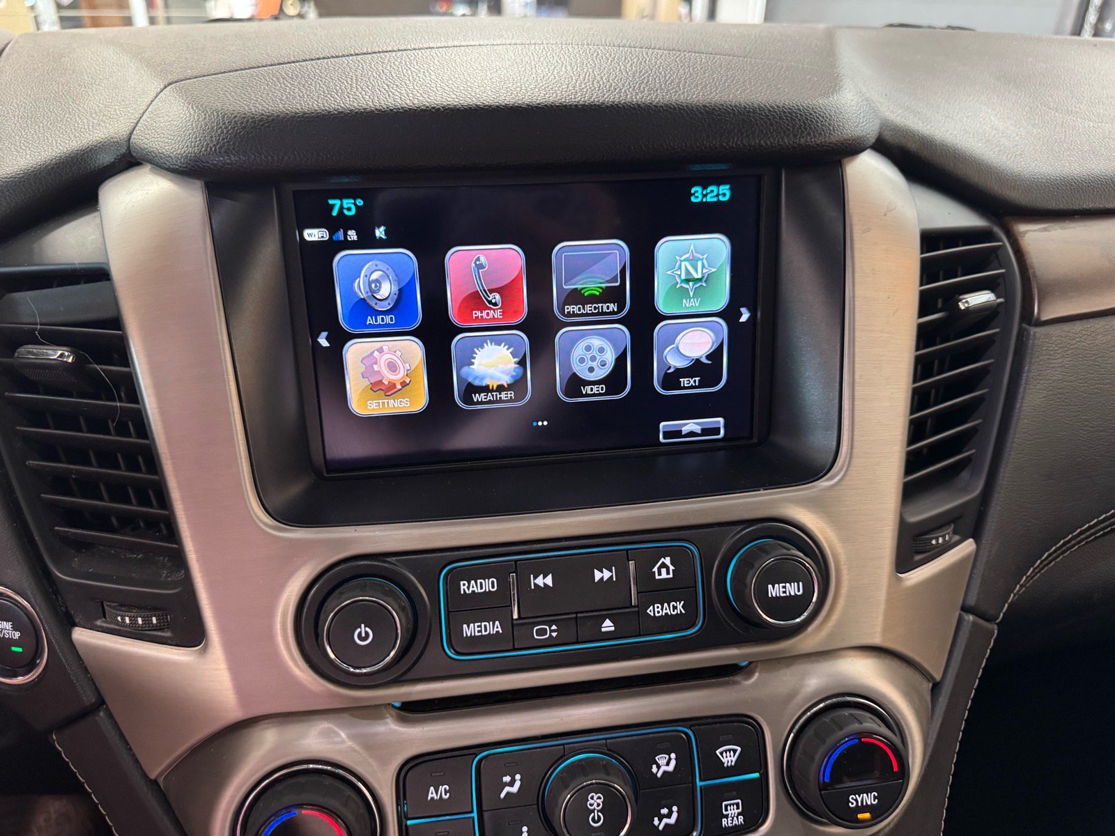 Used 2019 GMC Yukon Denali w/ Denali Ultimate Package AWD/4WD image 26