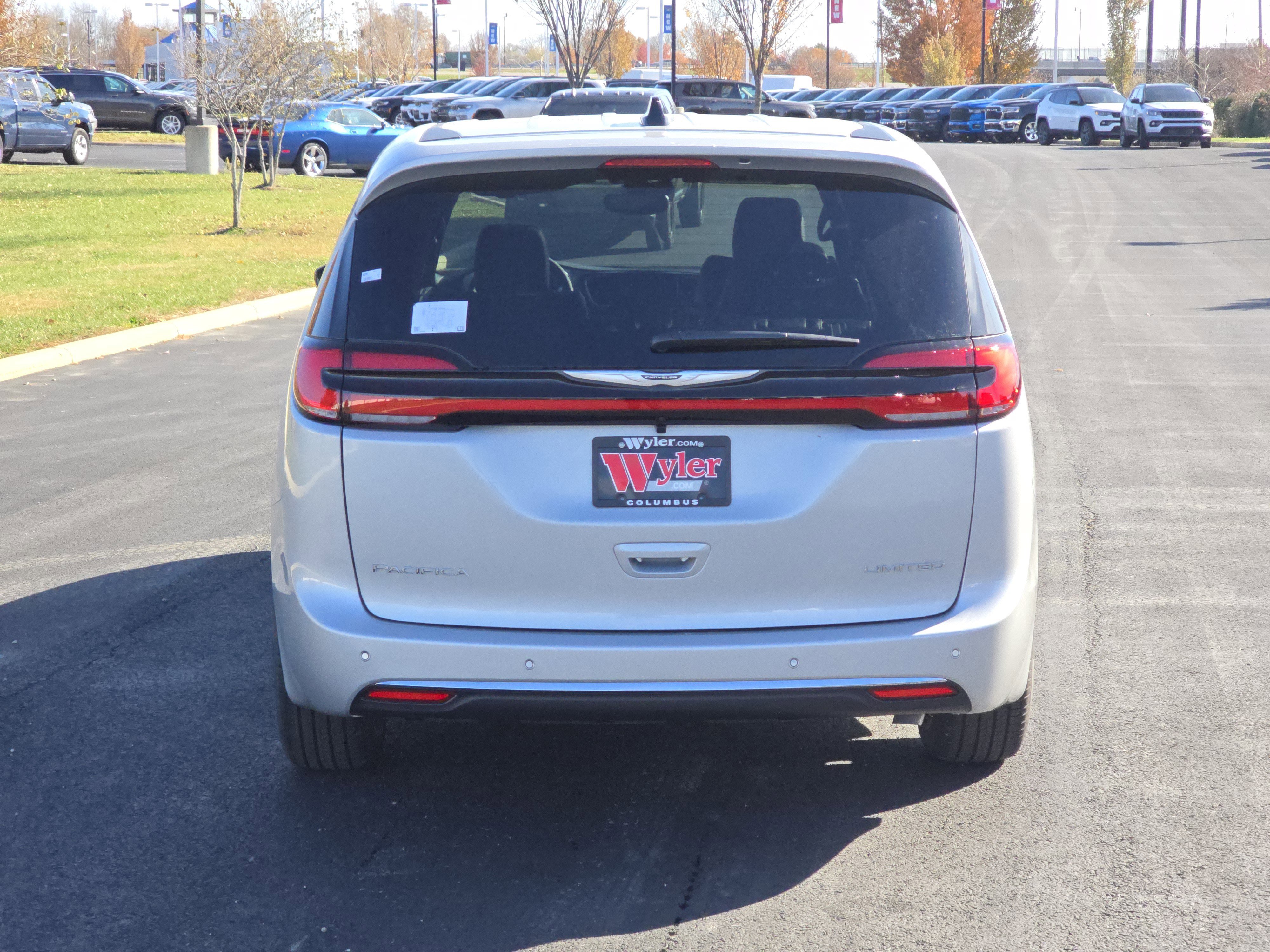 New 2026 Chrysler Pacifica Limited image 16