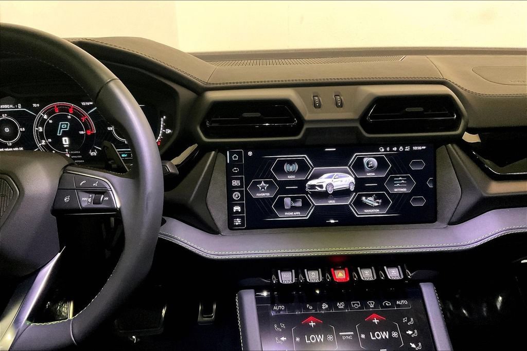 Used 2025 Lamborghini Urus SE AWD/4WD image 11