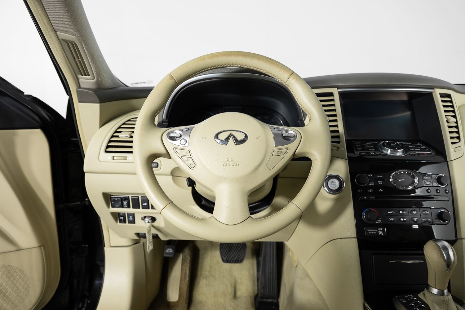 Used 2014 INFINITI QX70 AWD w/ Premium Package image 30