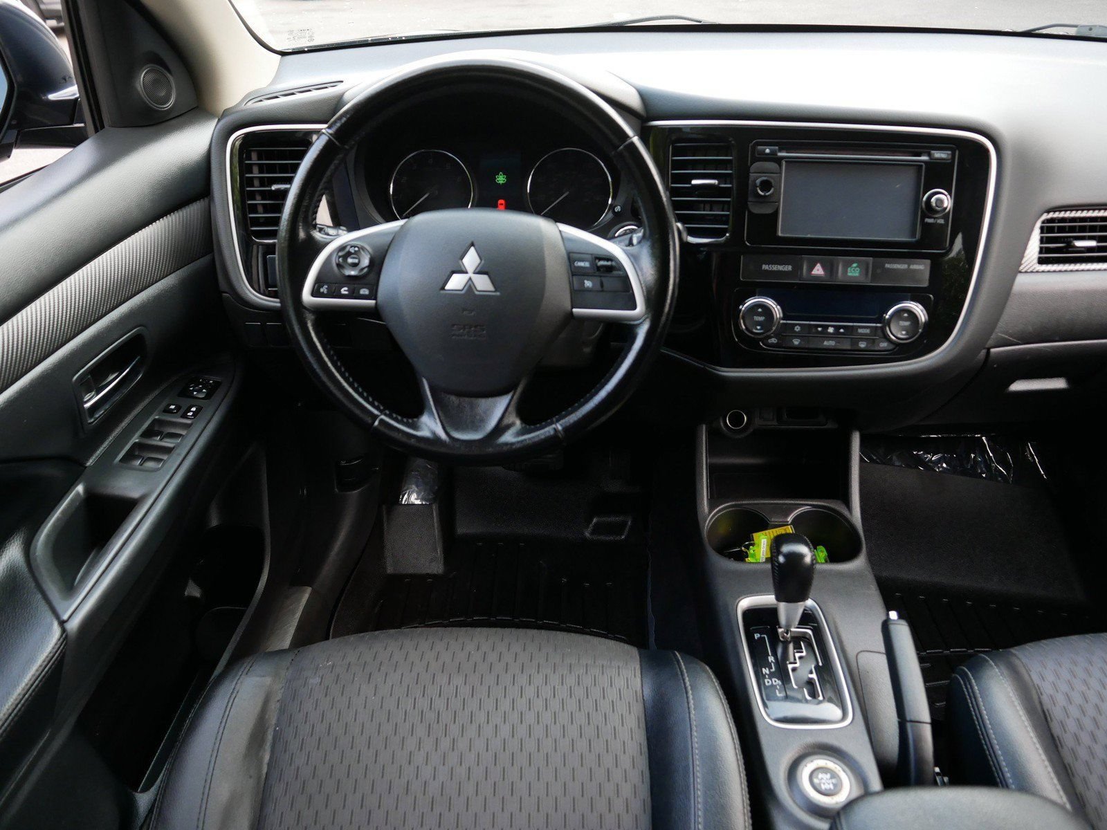 Used 2015 Mitsubishi Outlander SE AWD/4WD image 12