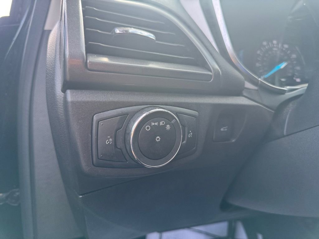 Used 2016 Ford Fusion SE FWD image 26